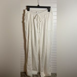 NWT Gibson and Latimer white casual pant, size L.